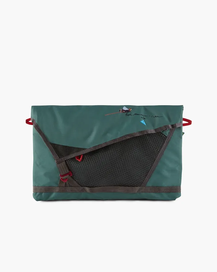 197 Retina Britta Small Laptop Sleeve Britta MarakattLabba Deep Green MenWomen Klttermusen Gear Bags and Organisers