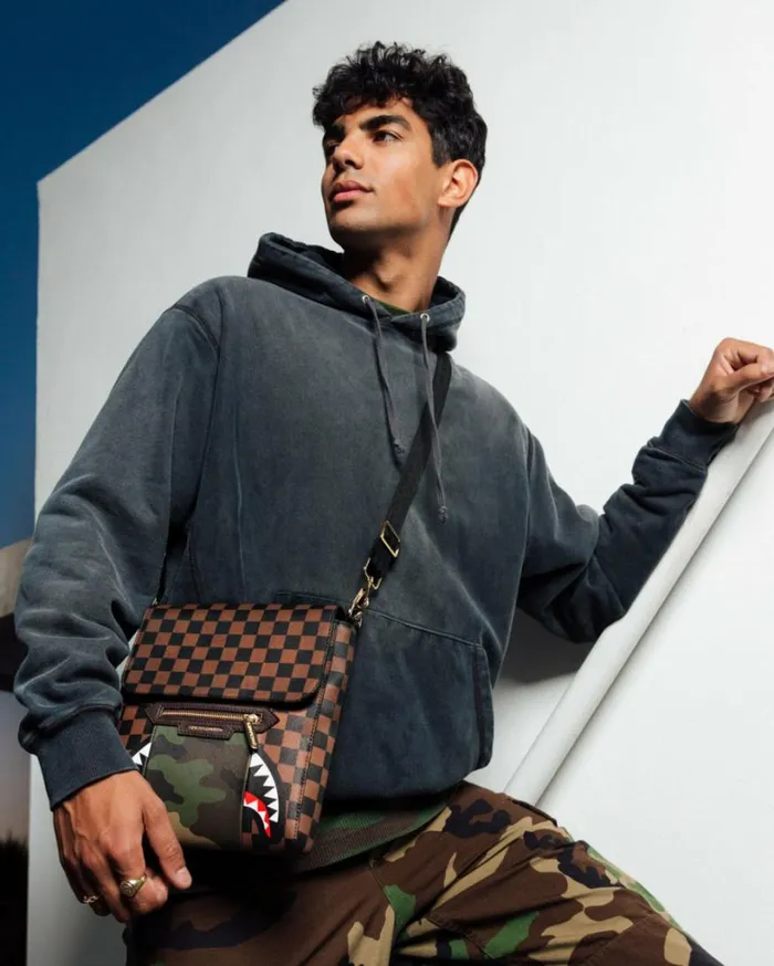 Bags SPRAYGROUND EXTERIOR GOLD ZIP POCKET SHARKS IN PARIS MESSENGER SLING BAG