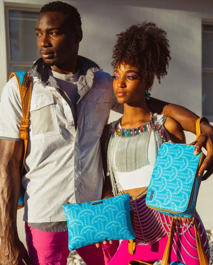 Bags SPRAYGROUND ILLUCHAINS TURQ CROSSOVER CLUTCH Bags SPRAYGROUND ILLUCHAINS TURQ CROSSOVER CLUTCH