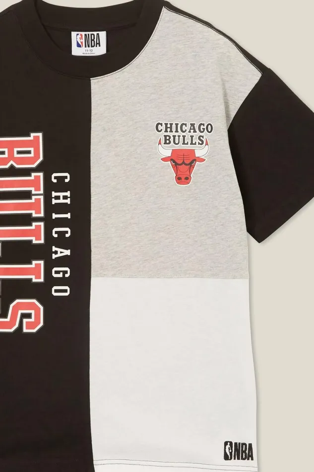 Boys 214 Tops and TShirts Cotton On License Quinn Short Sleeve Tee Lcn Nba Blackchicago Bulls Colour Block