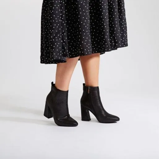 Delfie Black Snake Print Women Moda In Pelle Ankle Boots
