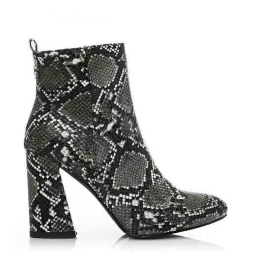 Delfie Monochrome Snake Print Women Moda In Pelle Ankle Boots