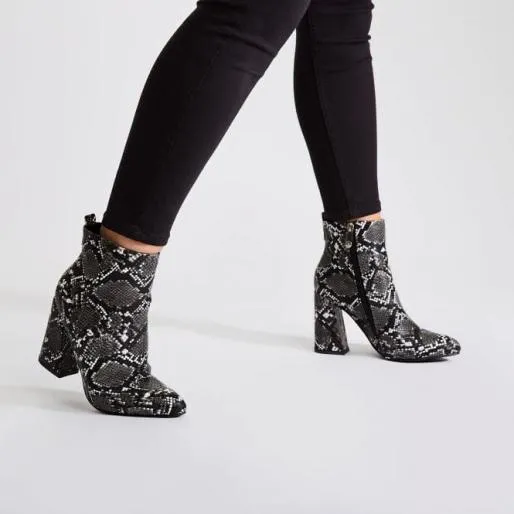 Delfie Monochrome Snake Print Women Moda In Pelle Ankle Boots
