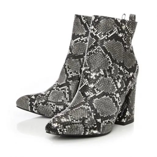 Delfie Monochrome Snake Print Women Moda In Pelle Ankle Boots