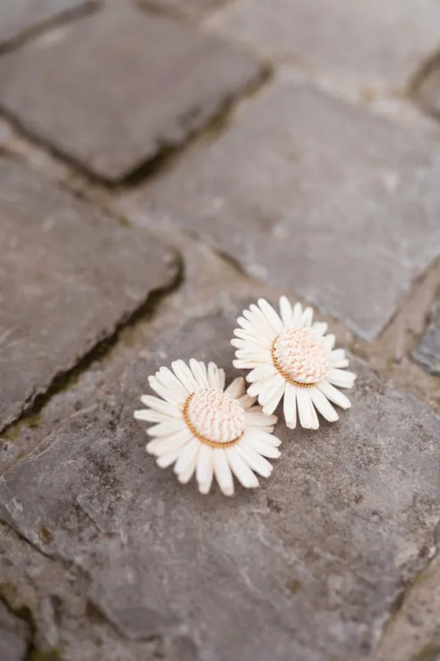 Easy Clothes Ecru Flory Earrings Jewelry and Accessories Earrings Easy Clothes Ecru Flory Earrings Jewelry and Accessories Earrings