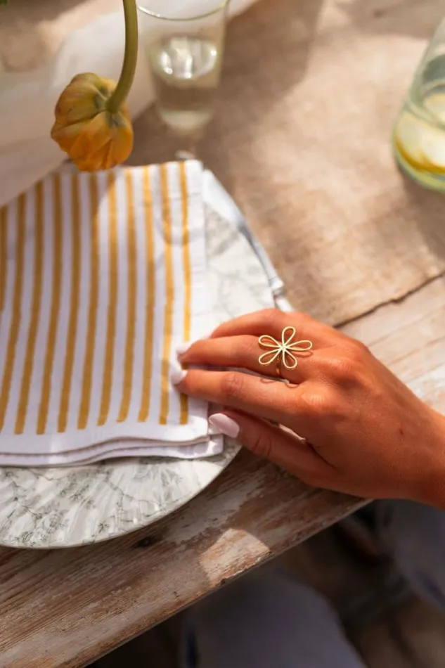 Easy Clothes Golden Blouma Ring Jewelry and Accessories Rings