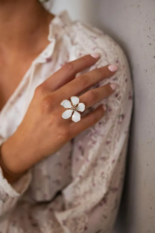 Easy Clothes Golden Blum Ring Jewelry and Accessories Rings
