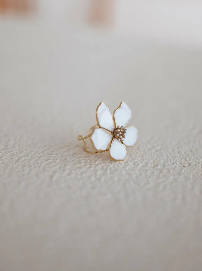 Easy Clothes Golden Blum Ring Jewelry and Accessories Rings Easy Clothes Golden Blum Ring Jewelry and Accessories Rings