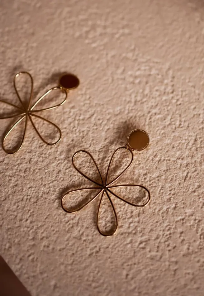 Easy Clothes Golden Doria Clip Earrings Jewelry and Accessories Earrings Easy Clothes Golden Doria Clip Earrings Jewelry and Accessories Earrings