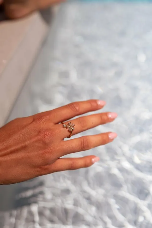 Easy Clothes Golden Rilla Ring Jewelry and Accessories Rings