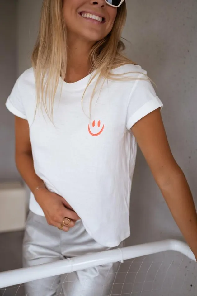 Easy Clothes White Smiley TShirt Women039s Clothing Tshirts