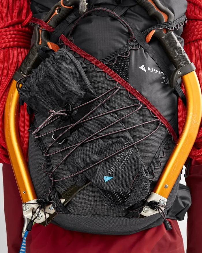 Hner Alpin Mountaineering Backpack 42L Raven MenWomen Klttermusen MultiDay Backpacks 32100l