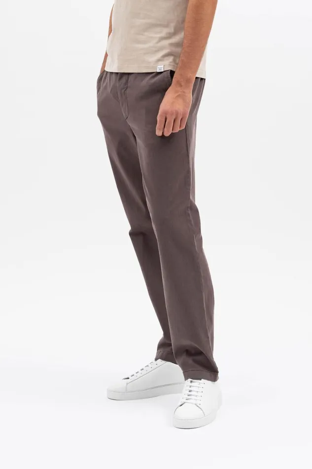 Men Norse Projects Trousers Aros Regular Light Stretch Chino Heathland Brown