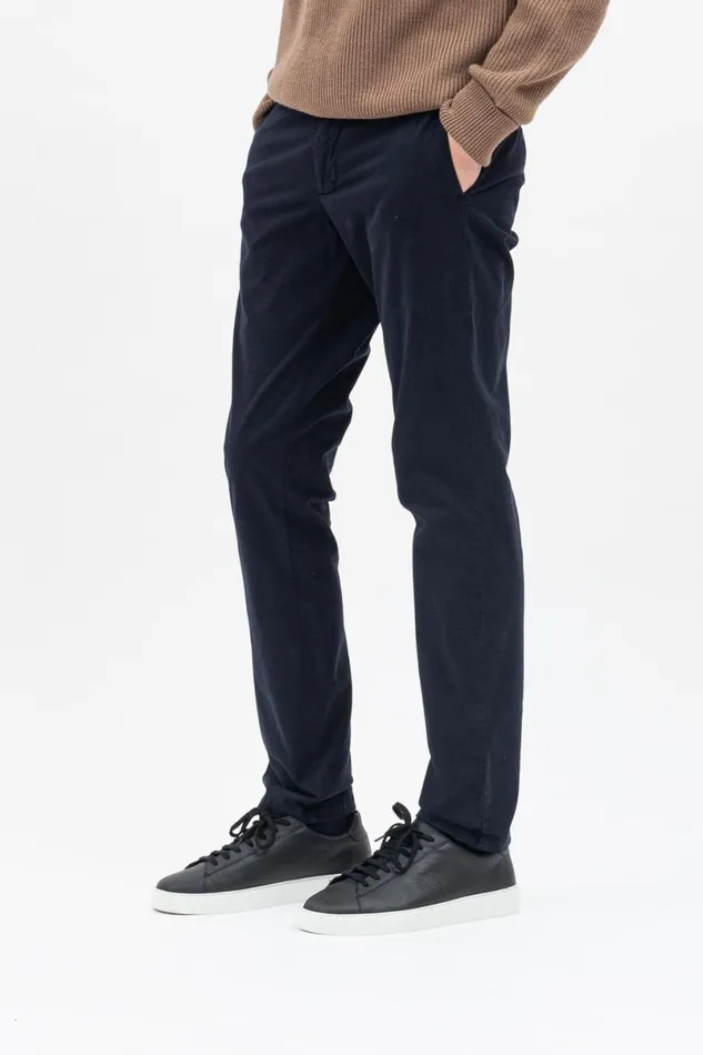 Men Norse Projects Trousers Aros Slim Italian Brushed Twill Chino Dark Navy