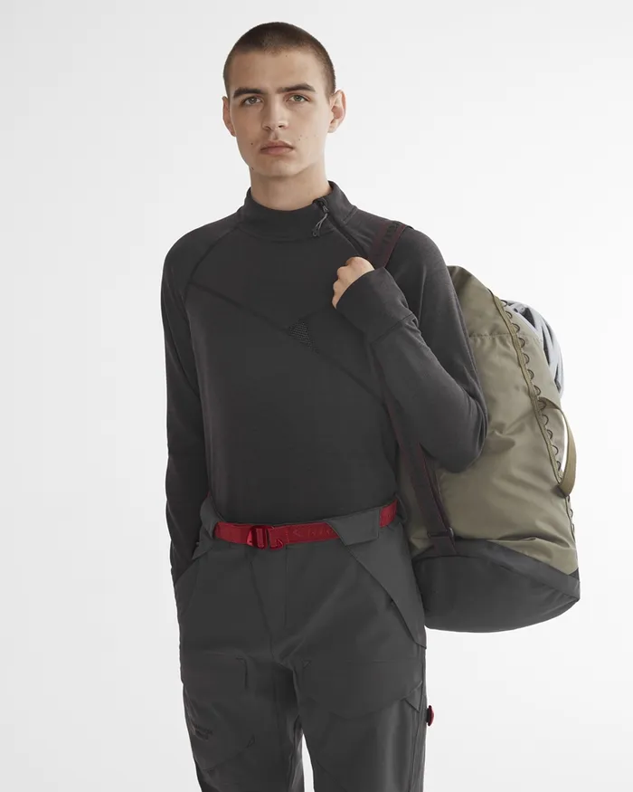 Njorun Crew Zip Raven Men Klttermusen Fleeces and Sweaters