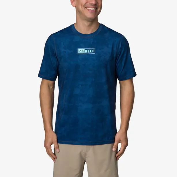 Surf Shirts Men REEF Ellsworth Short Sleeve Surf Shirt 50 UPF Insigna Blue Water P Surf Shirts Men REEF Ellsworth Short Sleeve Surf Shirt 50 UPF Insigna Blue Water P