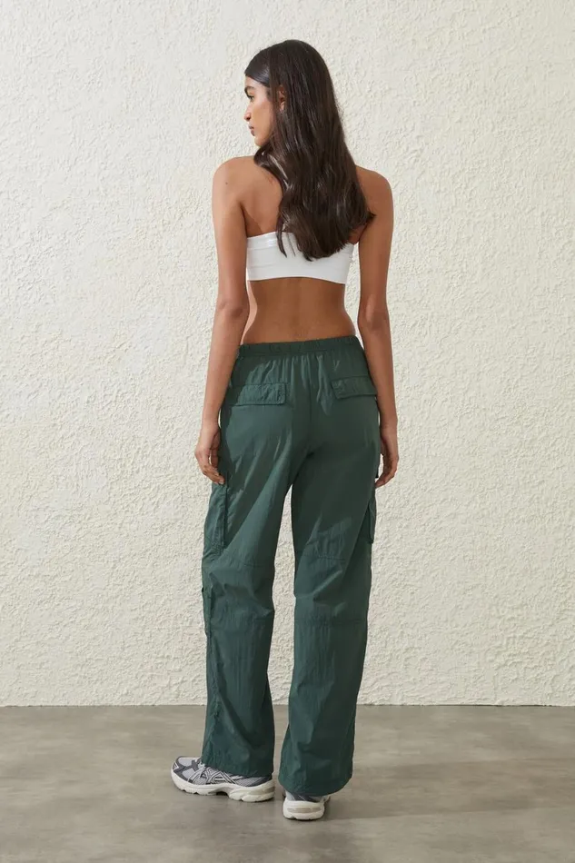 Women Sweats and Hoodies Cotton On Active Utility Pant Holly Green