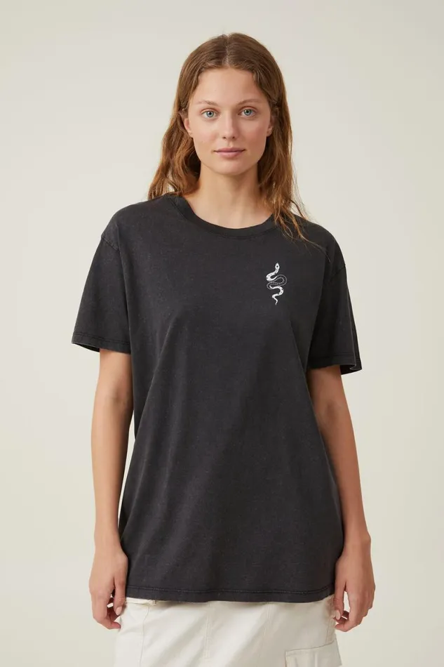 Women Tops Cotton On The Oversized Graphic Tee Serpentblack