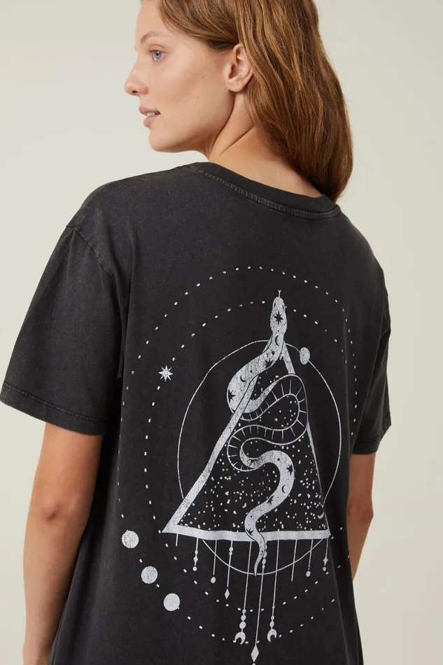 Women Tops Cotton On The Oversized Graphic Tee Serpentblack